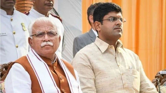 Haryana chief minister Manohar Lal Khattar (L) and his deputy Dushyant Chautala. (PTI file)